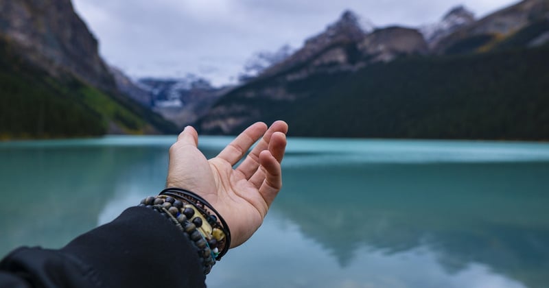 Comment voyager seul en toute sécurité : astuces essentielles